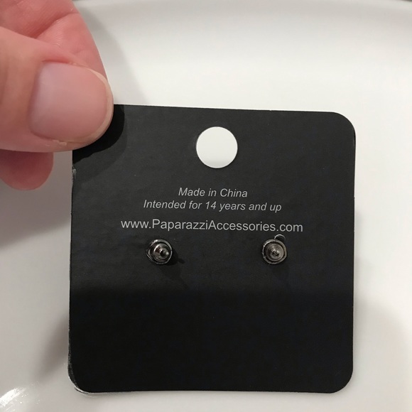 5 For $20 🥳 Paparazzi Large Princess Earrings - Picture 3 of 3